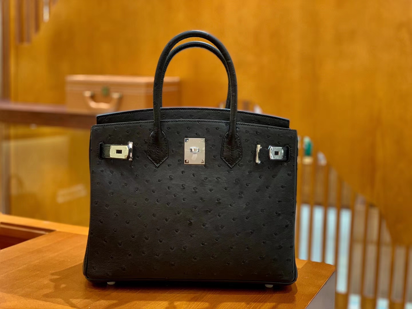 Hermès（爱马仕）Birkin 铂金包 黑色 鸵鸟皮 手缝工艺 银扣 30cm 现货