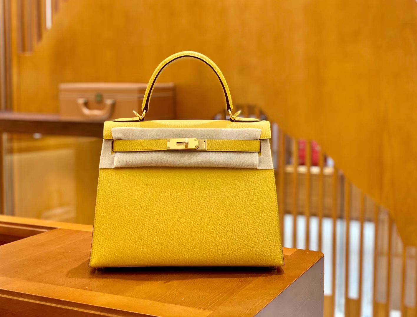 Hermès（爱马仕）Kelly 28cm 琥珀黄 金扣 掌纹牛皮 全手工缝制 现货