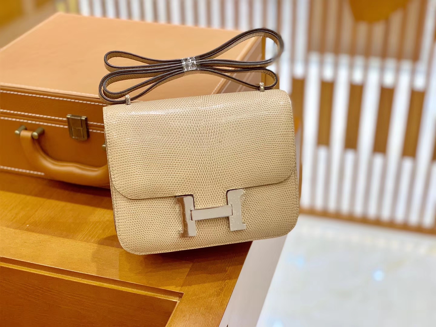 Hermès（爱马仕）Constance 空姐包 杏色 野生蜥蜴 臻品级别 银扣 18cm