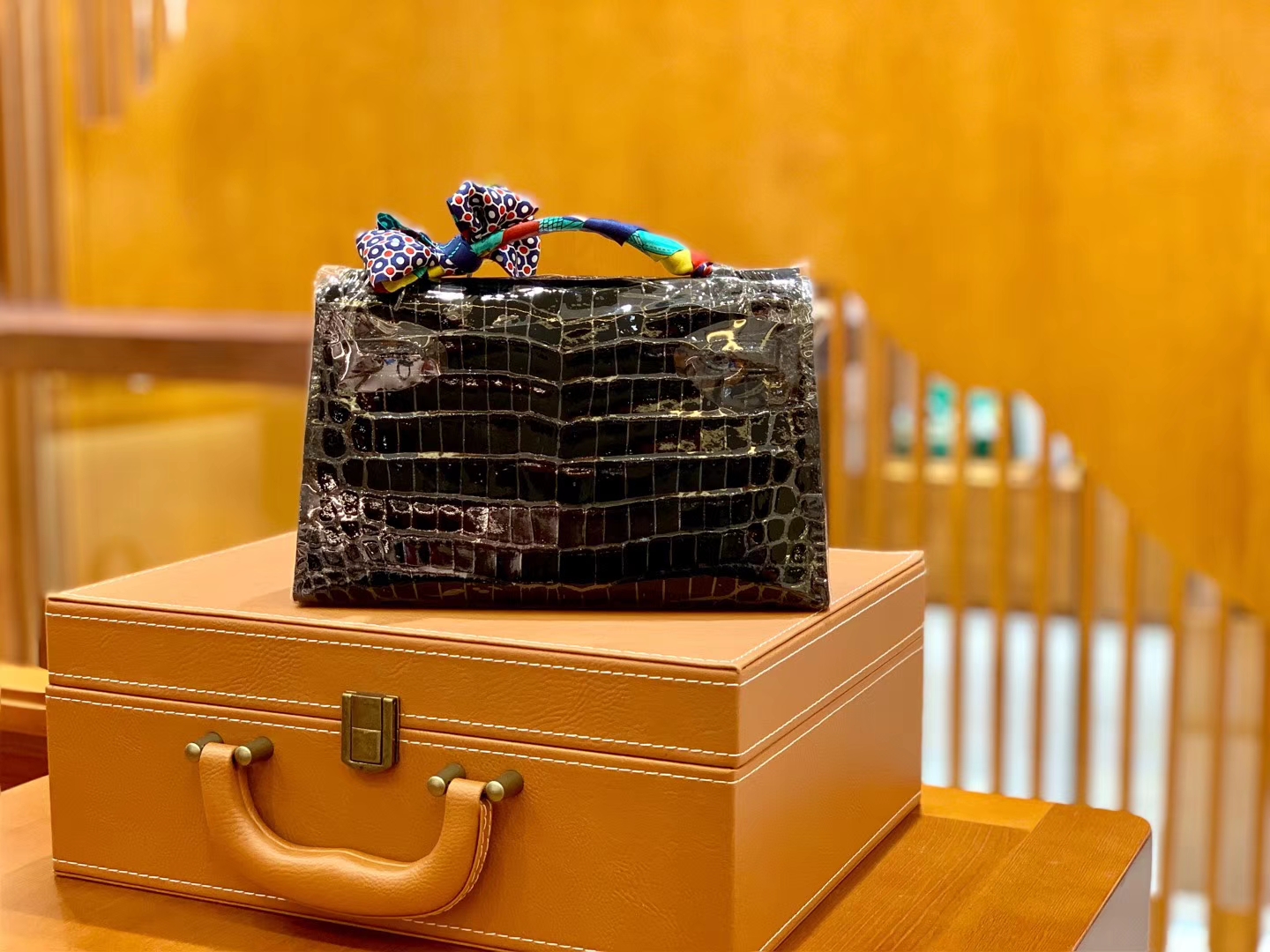 Hermès（爱马仕）Mini Kelly 迷你凯莉 经典黑 一级尼罗鳄鱼皮 全手工缝制 银扣 22cm