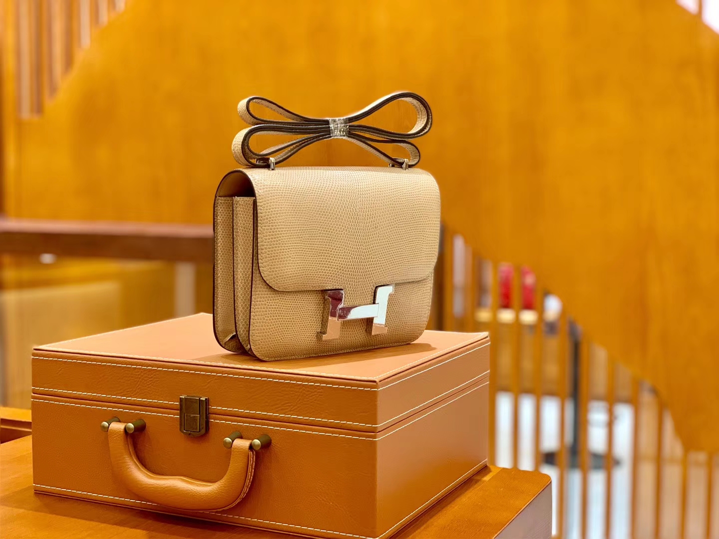 Hermès（爱马仕）Constance 空姐包 杏色 野生蜥蜴 臻品级别 银扣 18cm
