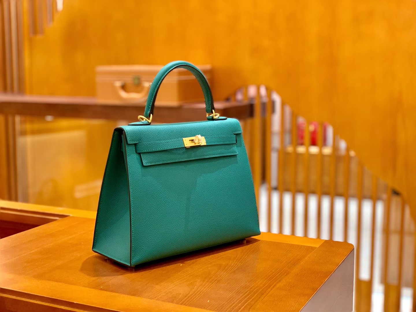 Hermès（爱马仕）Kelly 凯莉包 孔雀绿 掌纹牛皮 进口原料 臻品级别 金扣 28cm 现货