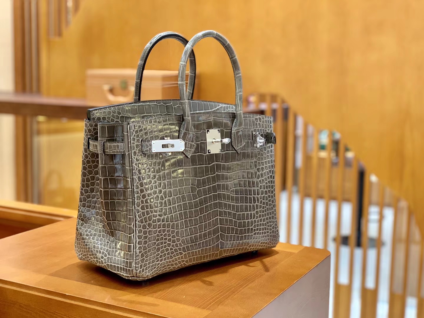 Hermès（爱马仕）Birkin 铂金包 斑鸠灰 倒V 一级皮 湾鳄鱼皮 臻品级别 银扣 30cm