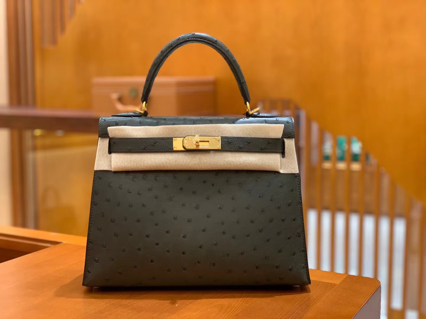 Hermès（爱马仕）Kelly 凯莉包 松柏绿 鸵鸟皮 全手工缝制 金扣 28cm 现货