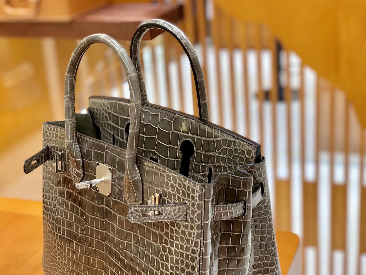 Hermès（爱马仕）Birkin 铂金包 斑鸠灰 倒V 一级皮 湾鳄鱼皮 臻品级别 银扣 30cm