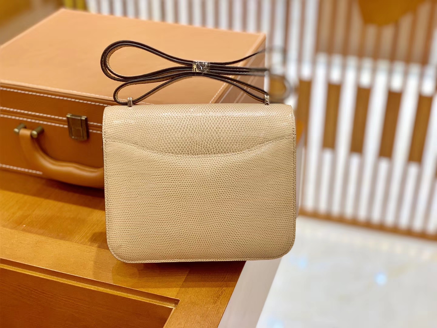 Hermès（爱马仕）Constance 空姐包 杏色 野生蜥蜴 臻品级别 银扣 18cm