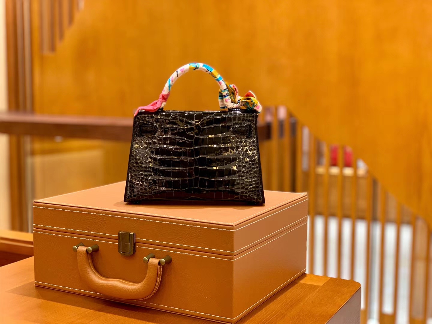Hermès（爱马仕）MiniKelly 迷你凯莉 经典黑 一级亮面美洲鳄鱼皮 臻品级别 金扣 19cm 2代