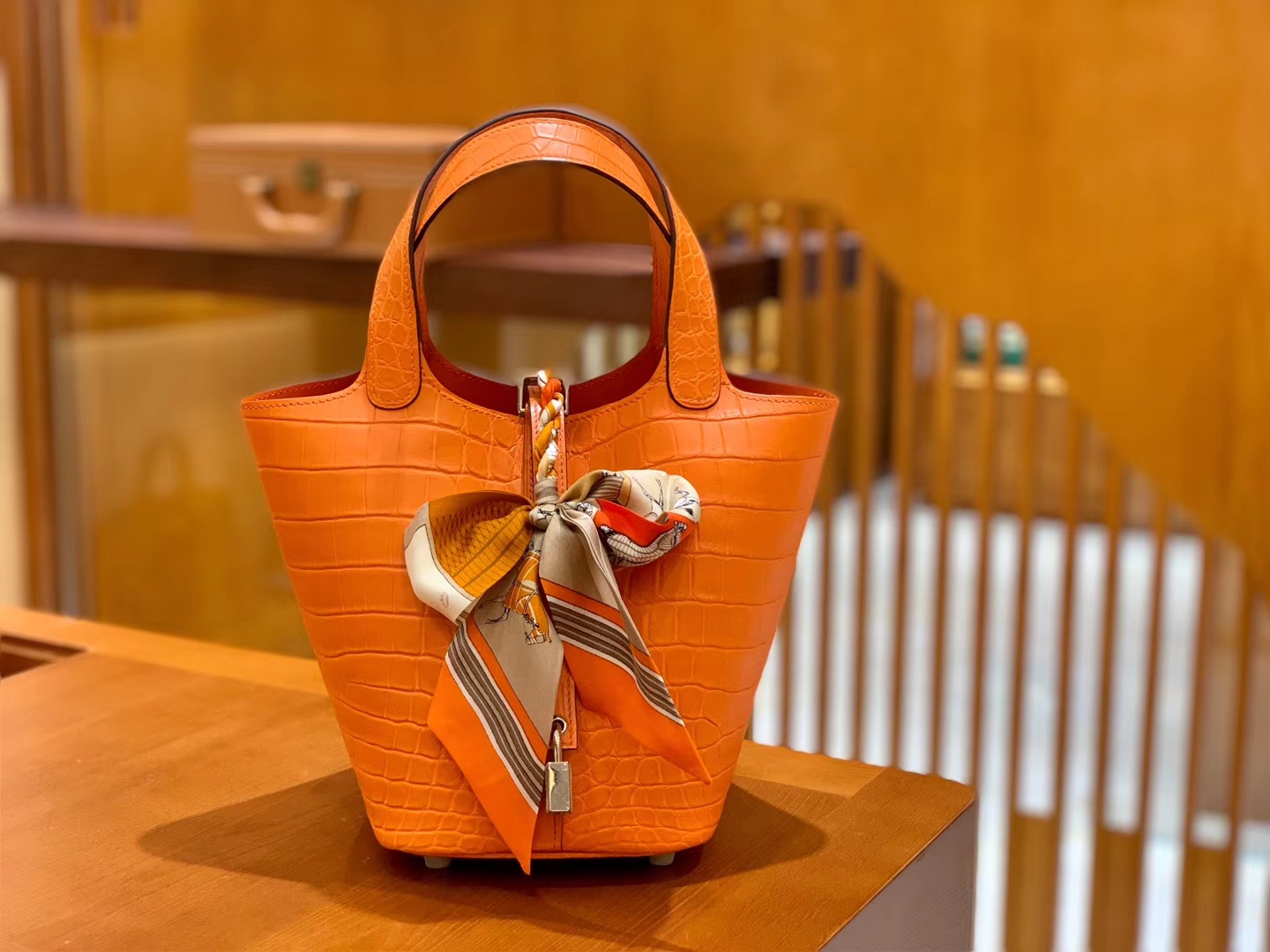 Hermès（爱马仕）Piction 菜篮包 经典橙 一级尼罗鳄鱼皮 雾面 手缝蜡线 银扣 18cm