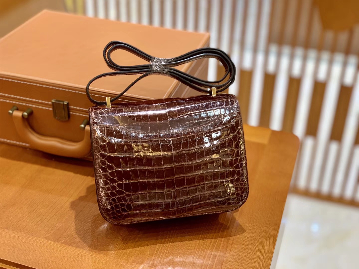 Hermès（爱马仕）Constance 空姐包 摩卡 一级美洲亮面鳄鱼皮 臻品级别 金扣 18cm