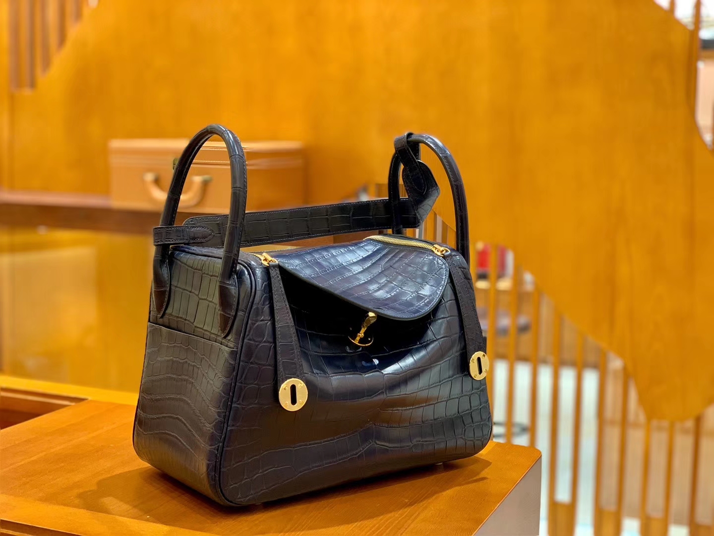 Hermès（爱马仕）Lindy 琳迪包 午夜蓝 进口鳄鱼 金扣 26cm