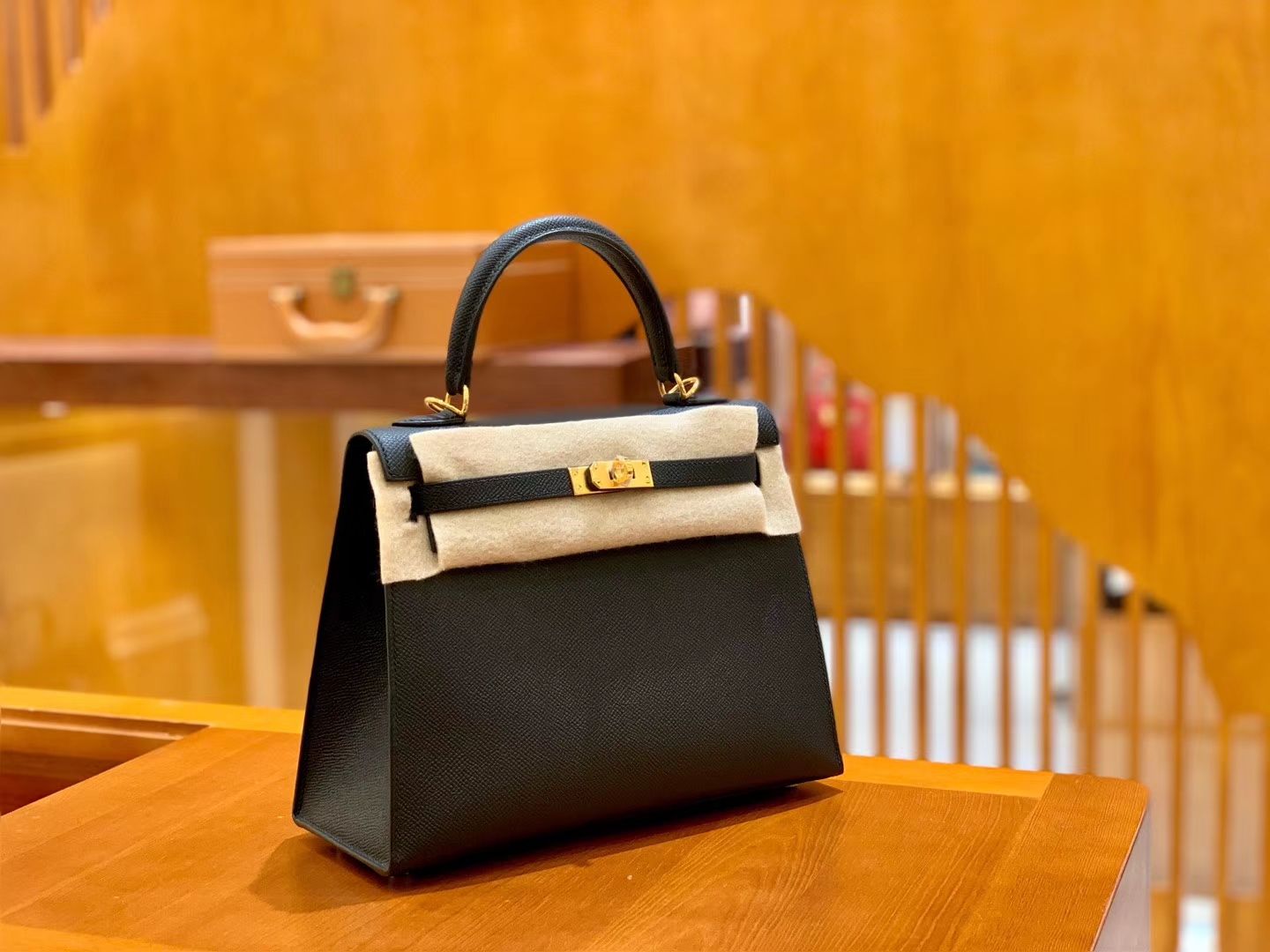 Hermès（爱马仕）Kelly 28cm 经典黑 金扣 Epsom 掌纹进口小牛皮 全手工缝制