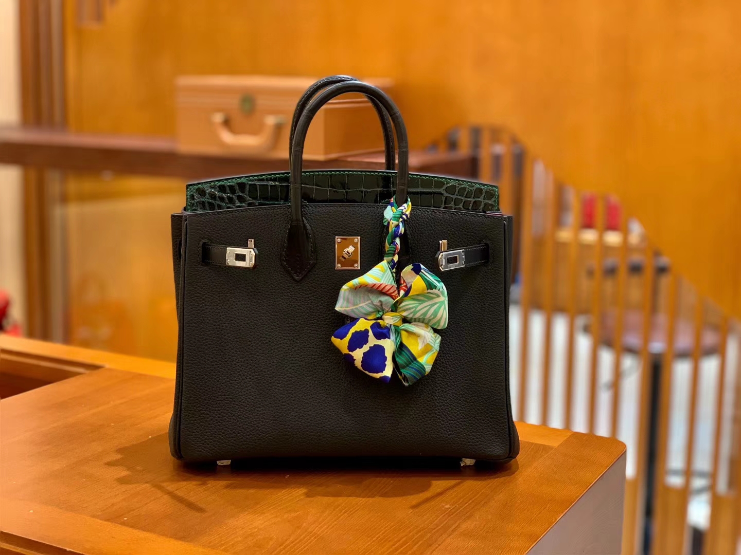 Hermès（爱马仕）Birkin 铂金包 经典黑 拼 祖母绿 Touch 牛皮拼鳄鱼皮 金扣 25cm