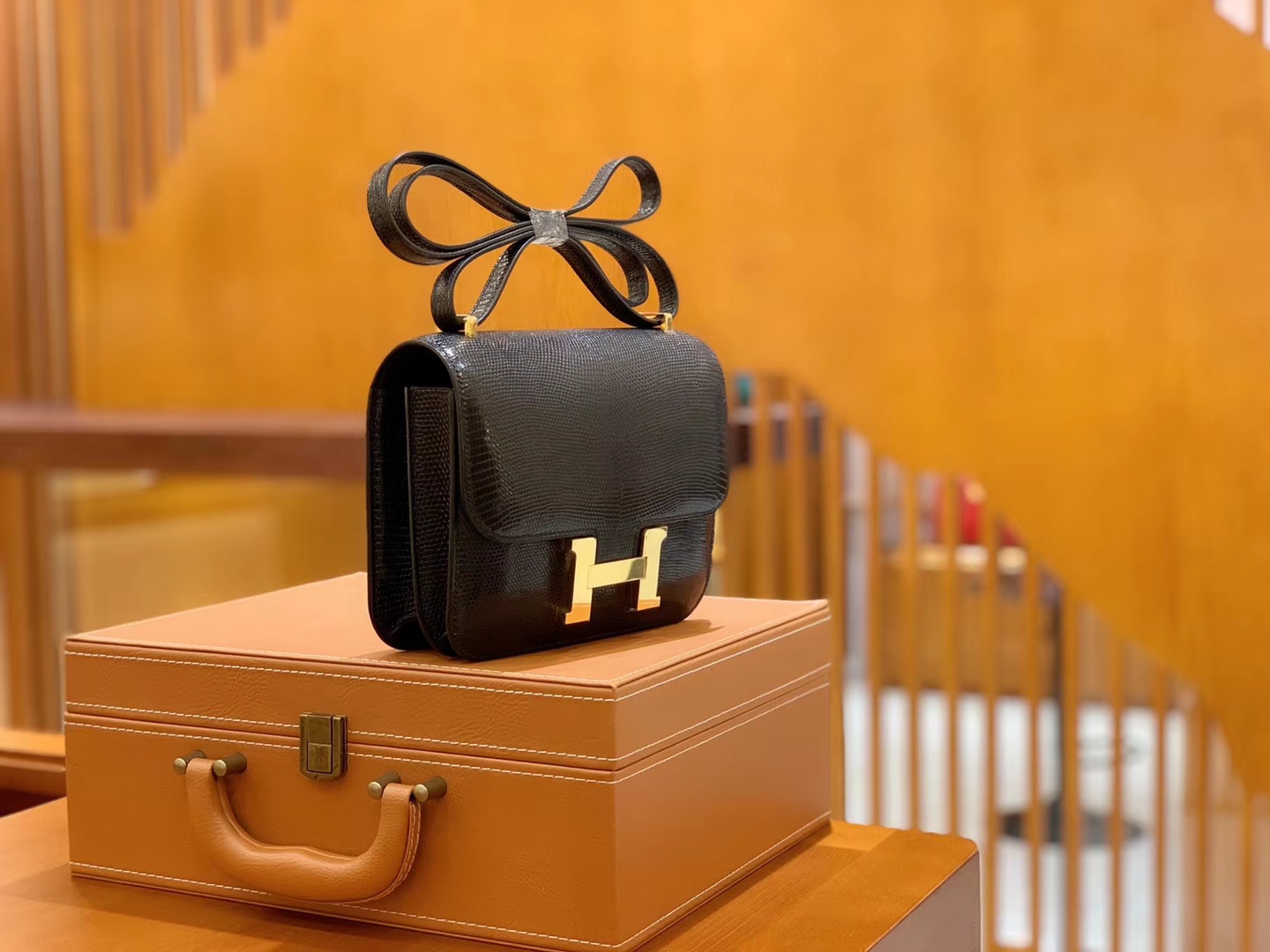 Hermès（爱马仕）Constance 18cm 经典黑 金扣 南非野生蜥蜴皮 全手工缝制