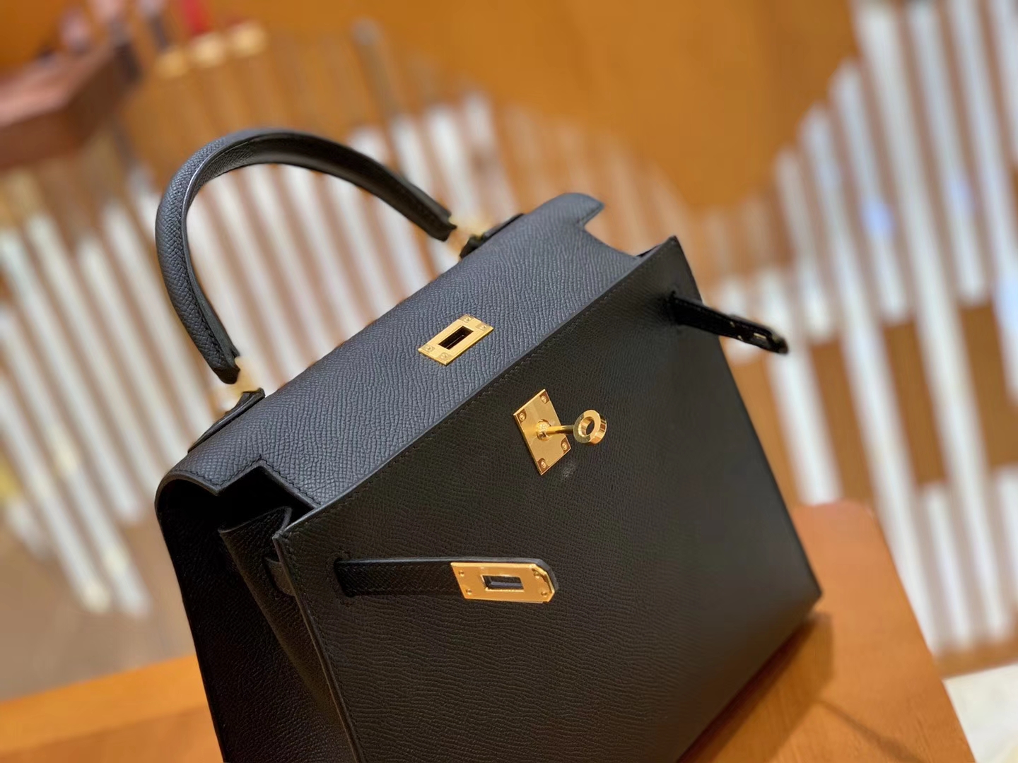 Hermès（爱马仕）Kelly 28cm 经典黑 金扣 Epsom 掌纹进口小牛皮 全手工缝制