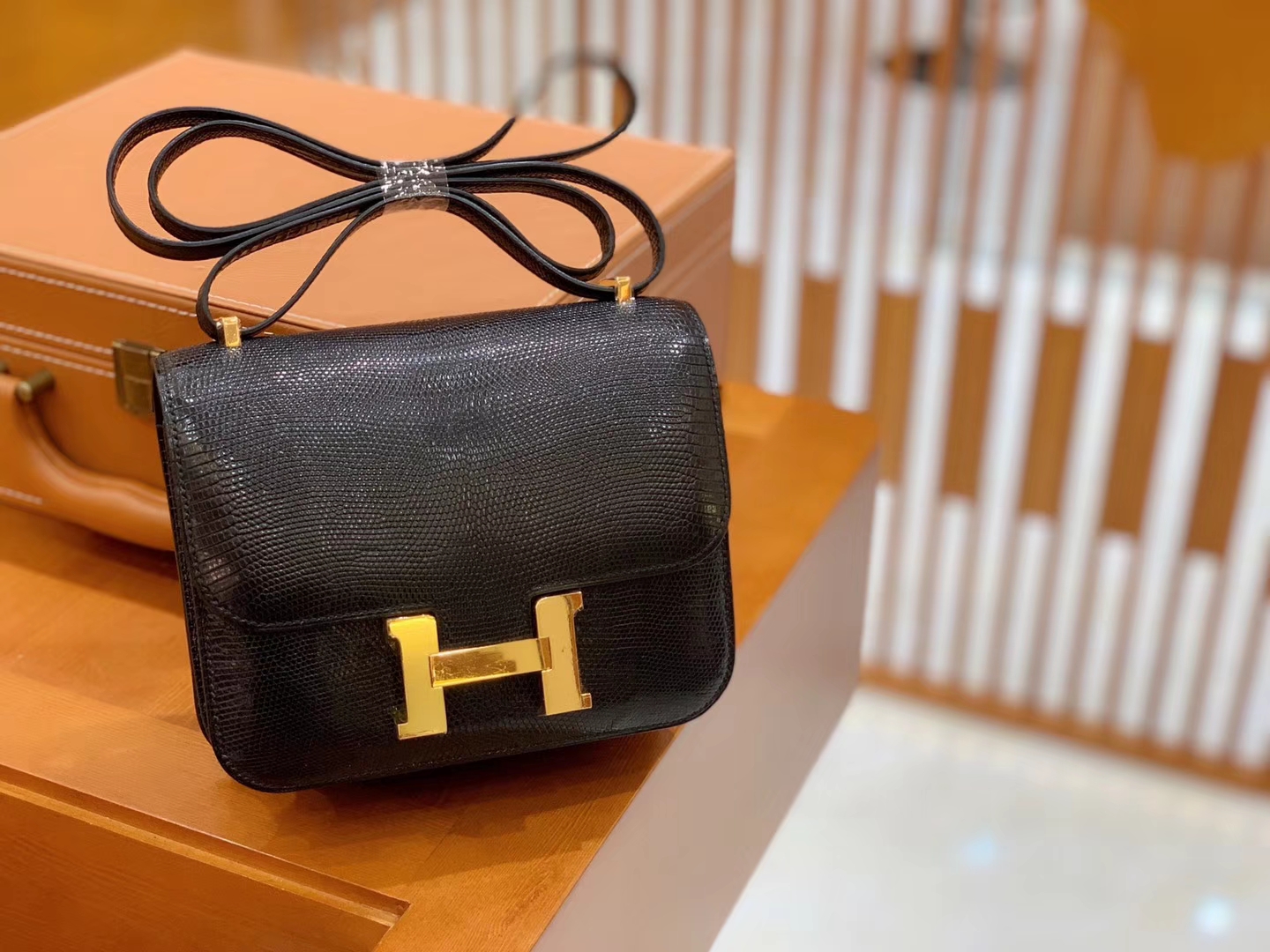 Hermès（爱马仕）Constance 18cm 经典黑 金扣 南非野生蜥蜴皮 全手工缝制