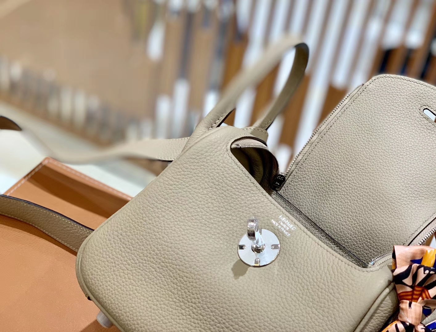 Hermès（爱马仕）Mini Lindy 迷你 琳迪包 风衣灰 18cm