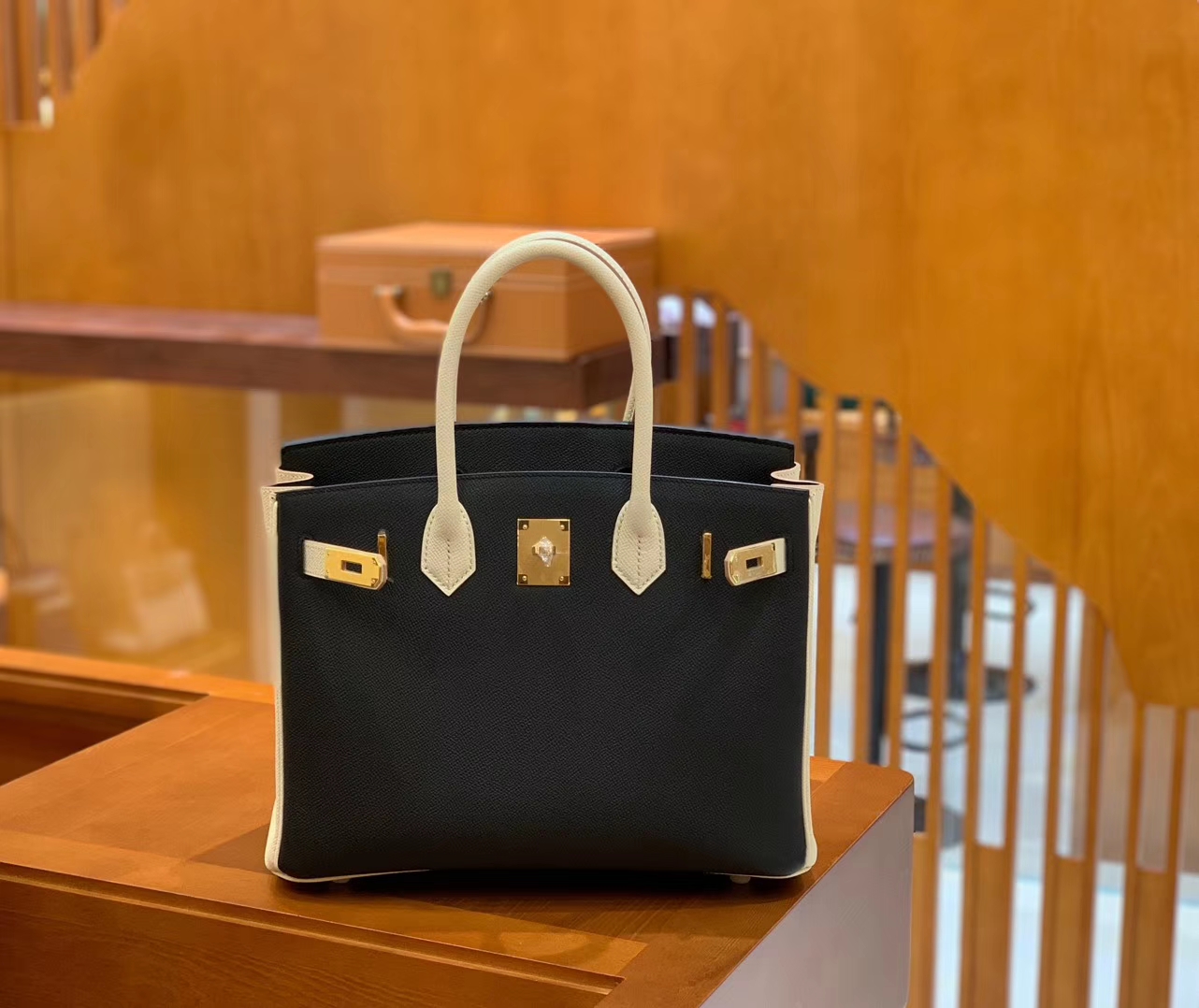 Hermès（爱马仕）Birkin 30cm 黑色拼奶昔白 金扣 Epsom掌纹牛皮 全手工缝制