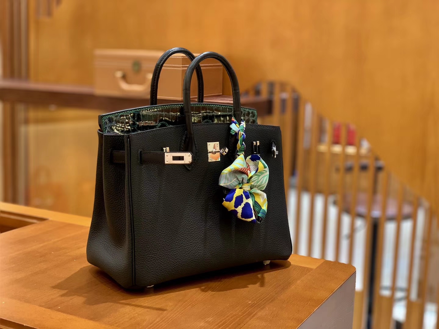 Hermès（爱马仕）Birkin 铂金包 经典黑 拼 祖母绿 Touch 牛皮拼鳄鱼皮 金扣 25cm