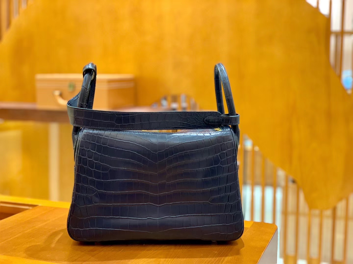 Hermès（爱马仕）Lindy 琳迪包 午夜蓝 进口鳄鱼 金扣 26cm