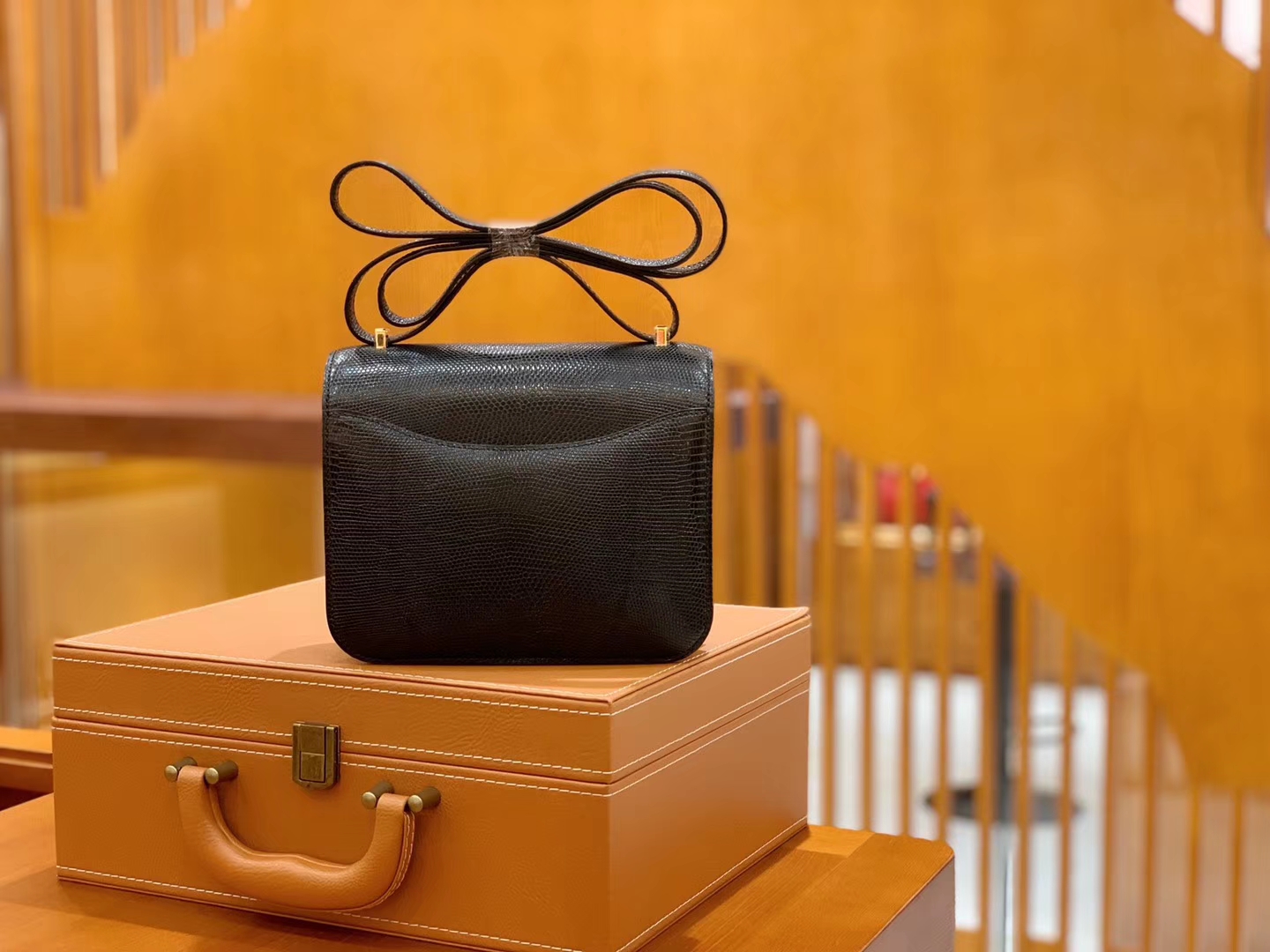 Hermès（爱马仕）Constance 18cm 经典黑 金扣 南非野生蜥蜴皮 全手工缝制