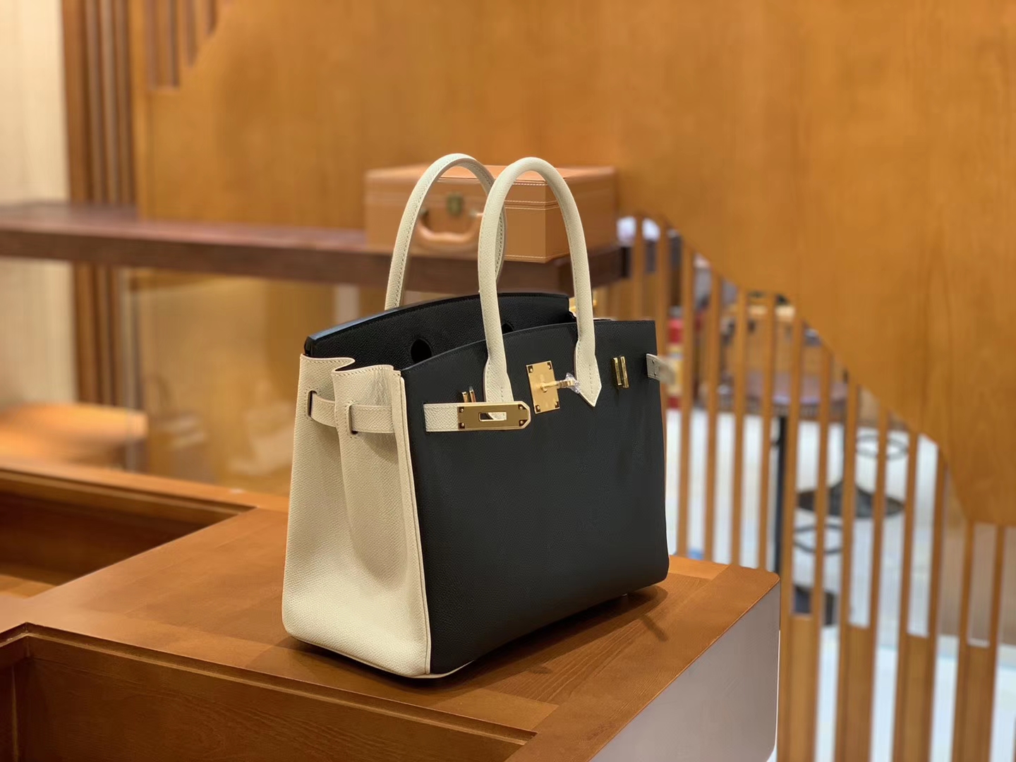 Hermès（爱马仕）Birkin 30cm 黑色拼奶昔白 金扣 Epsom掌纹牛皮 全手工缝制