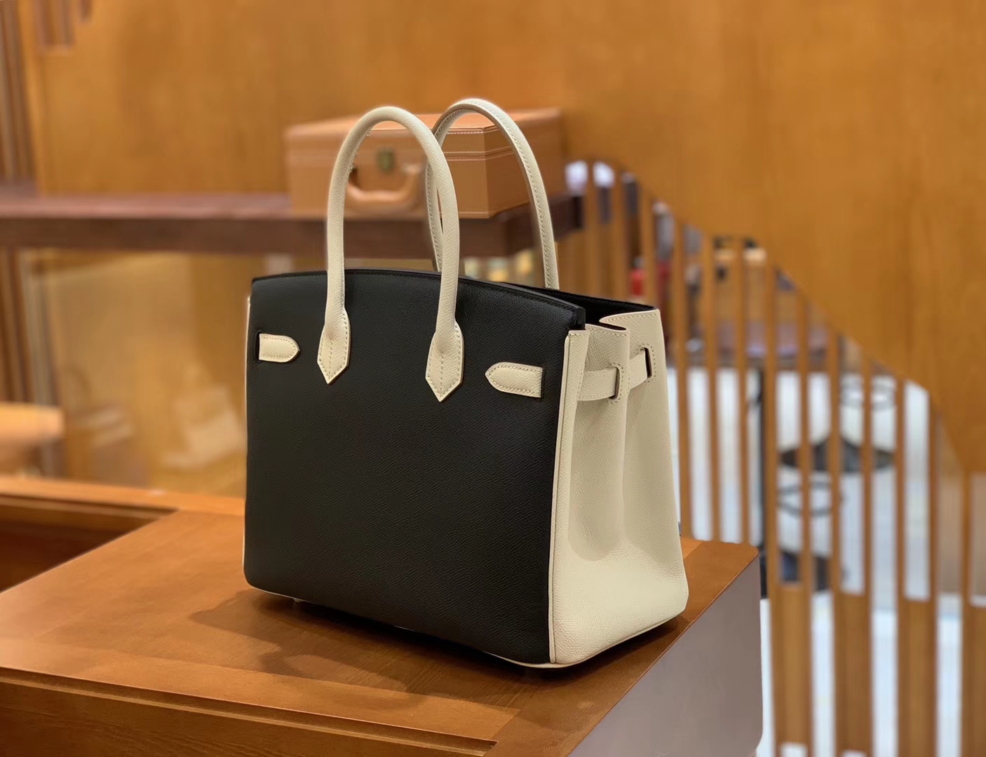 Hermès（爱马仕）Birkin 30cm 黑色拼奶昔白 金扣 Epsom掌纹牛皮 全手工缝制