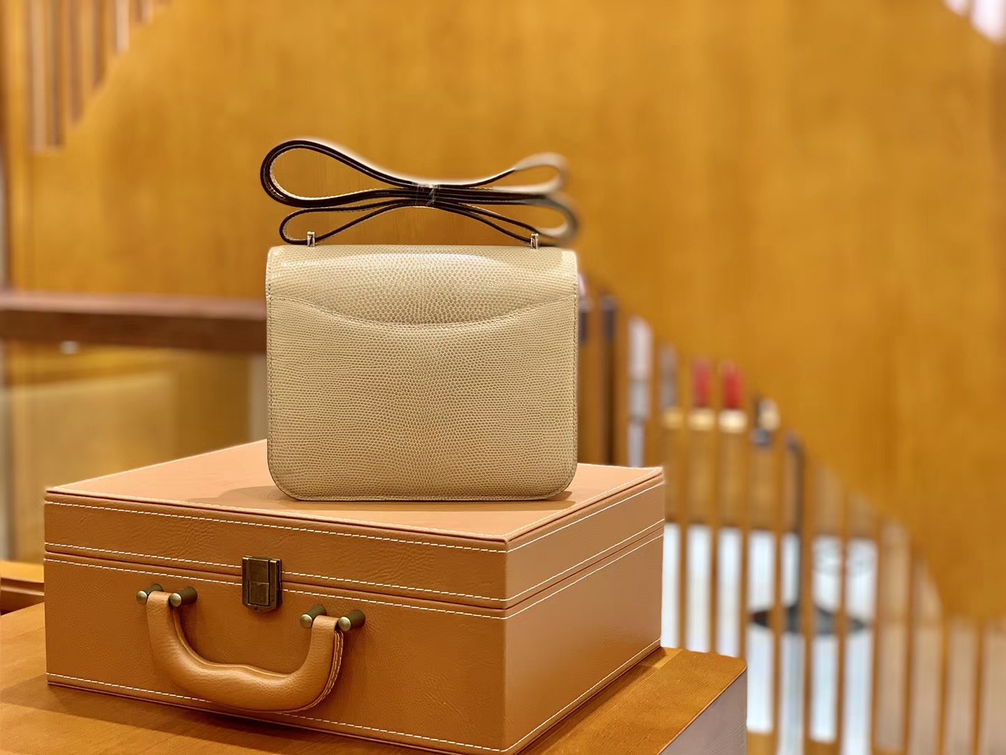 Hermès（爱马仕）Constance 18cm 杏色 银扣 南非野生蜥蜴皮 全手工缝制