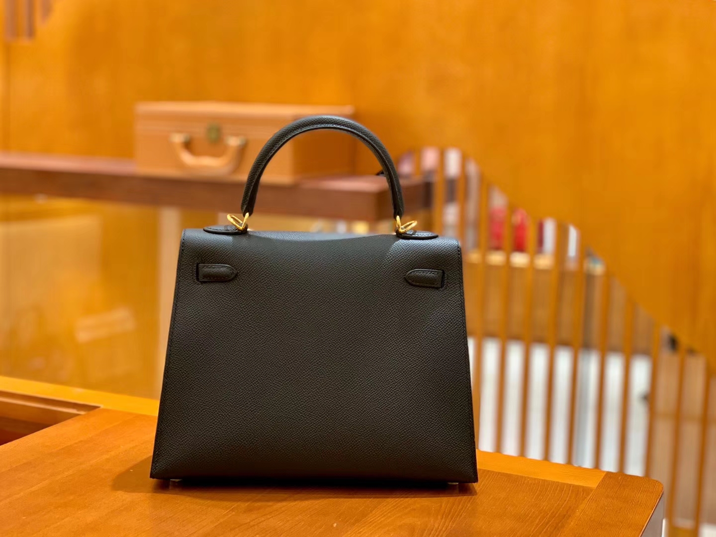 Hermès（爱马仕）Kelly 28cm 经典黑 金扣 Epsom 掌纹进口小牛皮 全手工缝制
