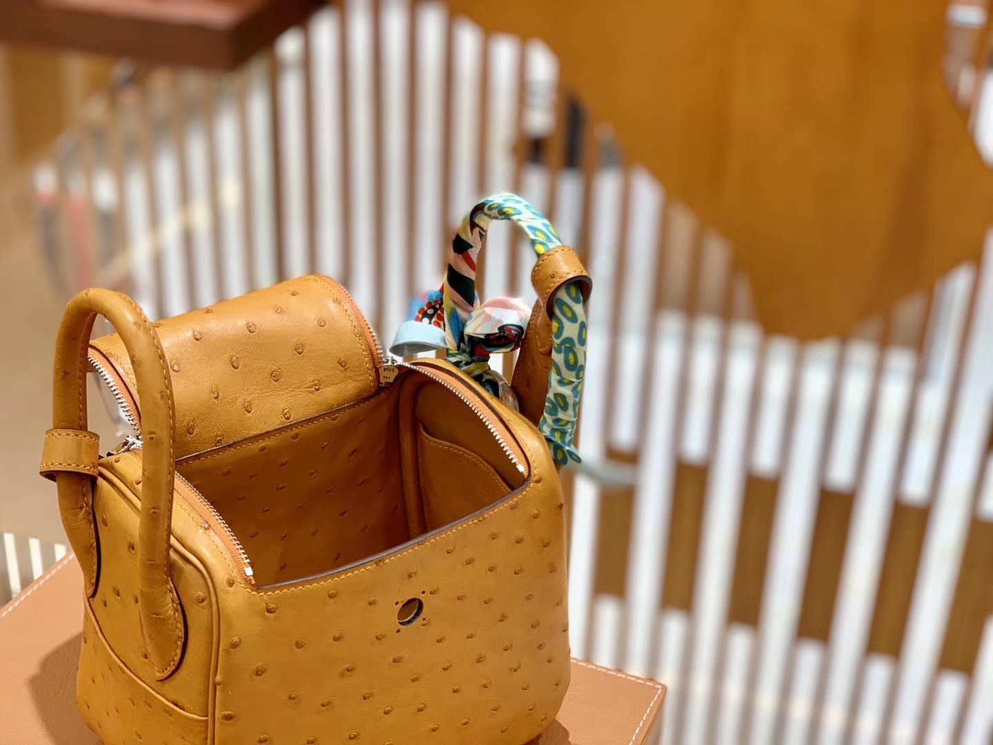 Hermès（爱马仕）Mini Lindy 18cm 太妃金 银扣 南非鸵鸟皮 全手工缝制