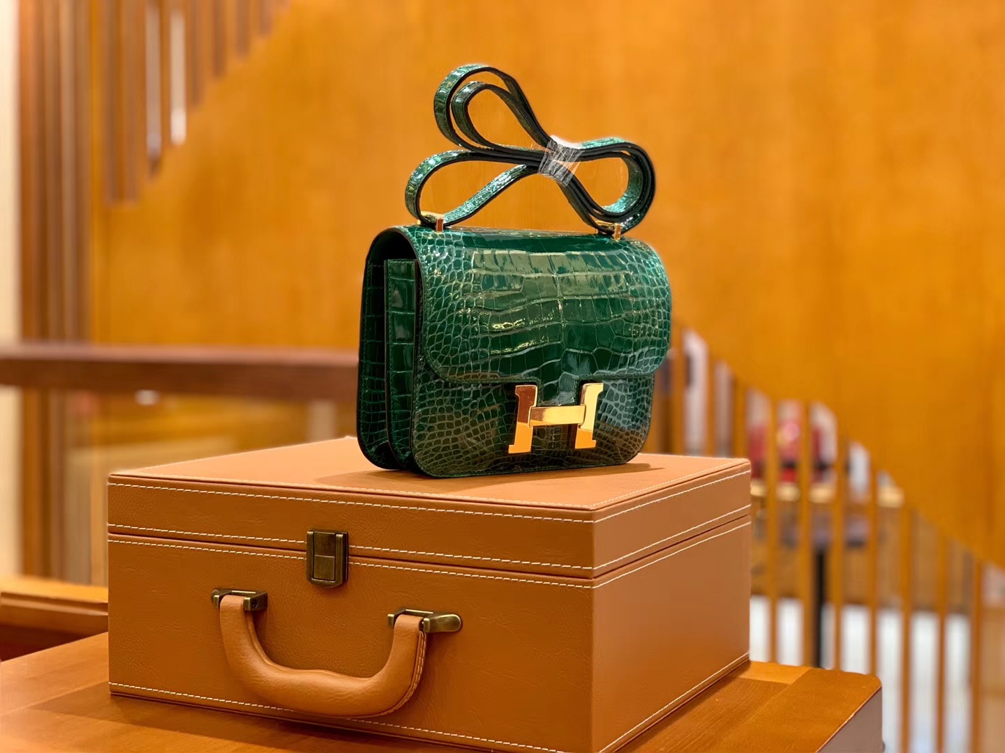Hermès（爱马仕）Constance 18cm 宝石绿 金扣 美洲亮面 鳄鱼皮  全手工缝制