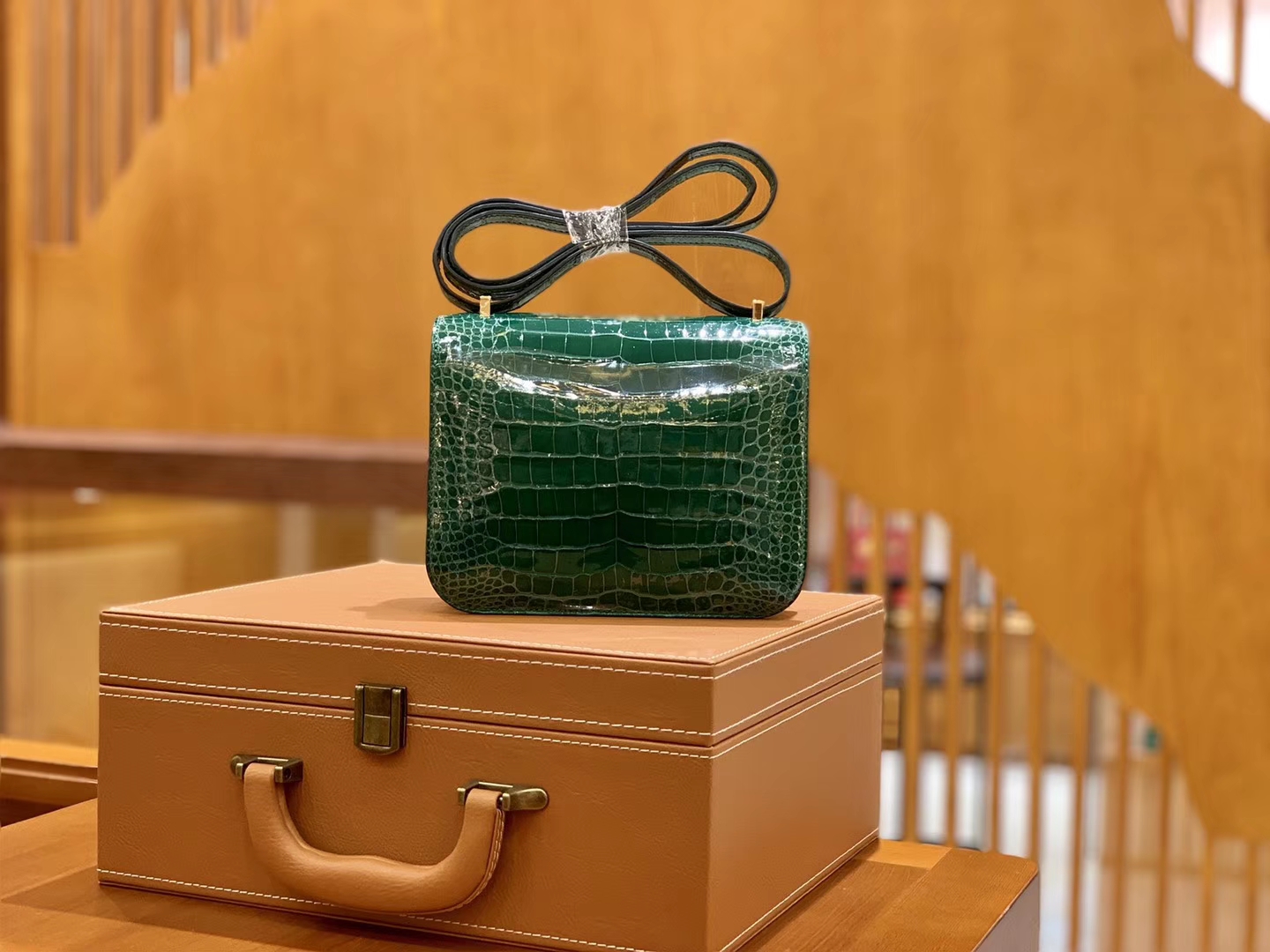 Hermès（爱马仕）Constance 18cm 宝石绿 金扣 美洲亮面 鳄鱼皮  全手工缝制