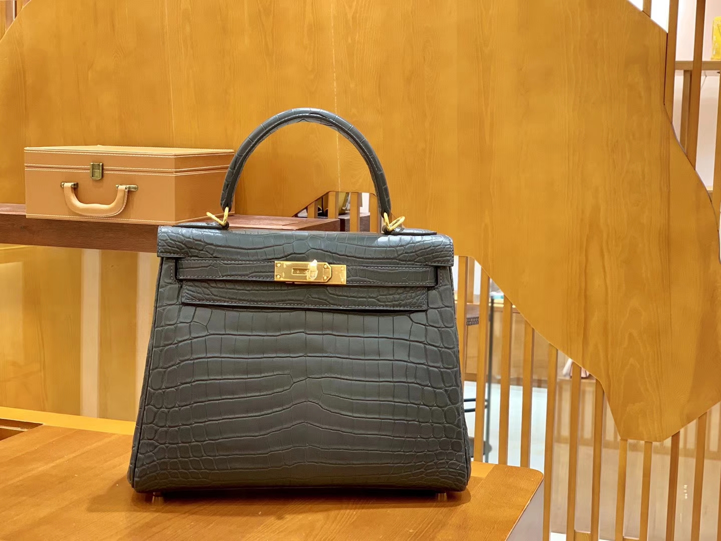 Hermès（爱马仕）Kelly 28cm 铁灰色 金扣 进口 哑光尼罗鳄鱼皮 全手工缝制