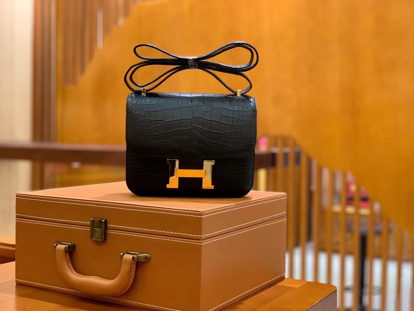 Hermès（爱马仕）Constance 18cm 经典黑 金扣 美洲雾面鳄鱼皮 全手工缝制