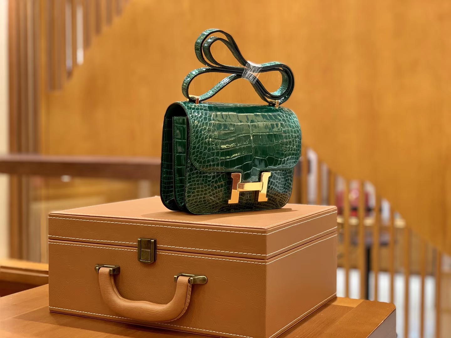 Hermès（爱马仕）Constance 18cm 宝石绿 金扣 美洲亮面 鳄鱼皮  全手工缝制