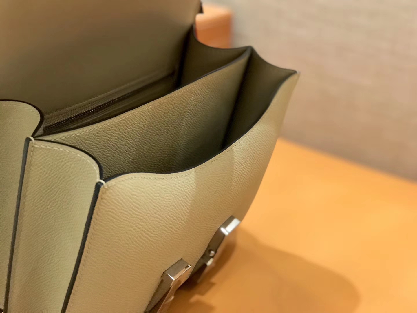 Hermès（爱马仕）康斯坦 Constance 空姐包 风衣灰 德国进口牛皮 全手工缝制 银扣 24cm