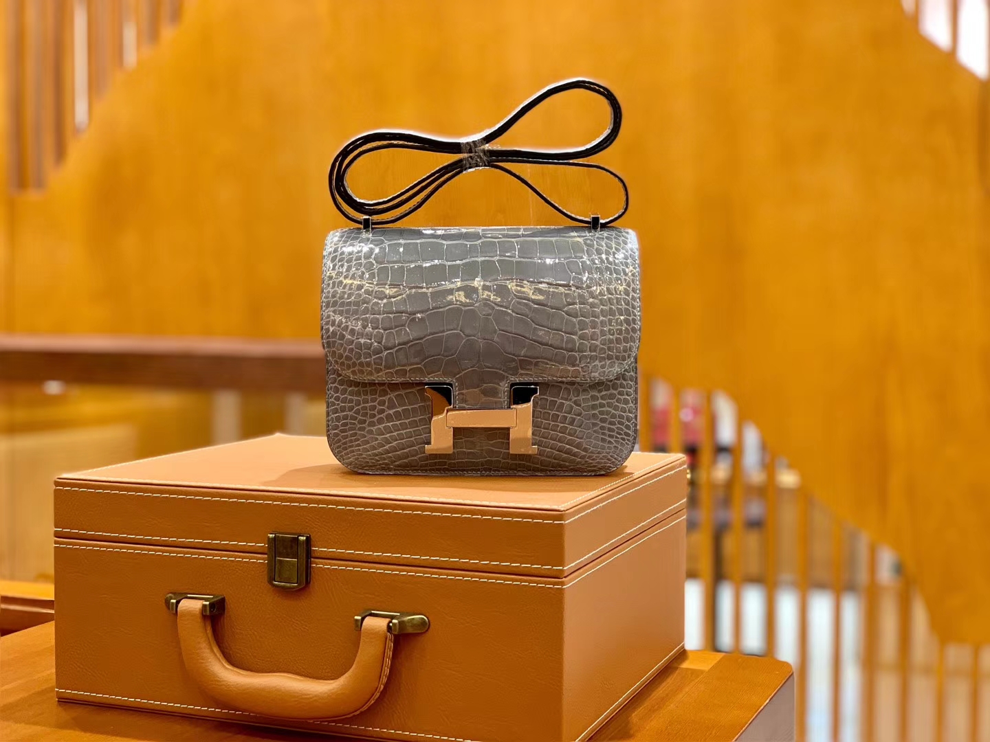 Hermès（爱马仕）Constance 18cm 巴黎灰 银扣 美洲亮面 鳄鱼皮 全手工缝制