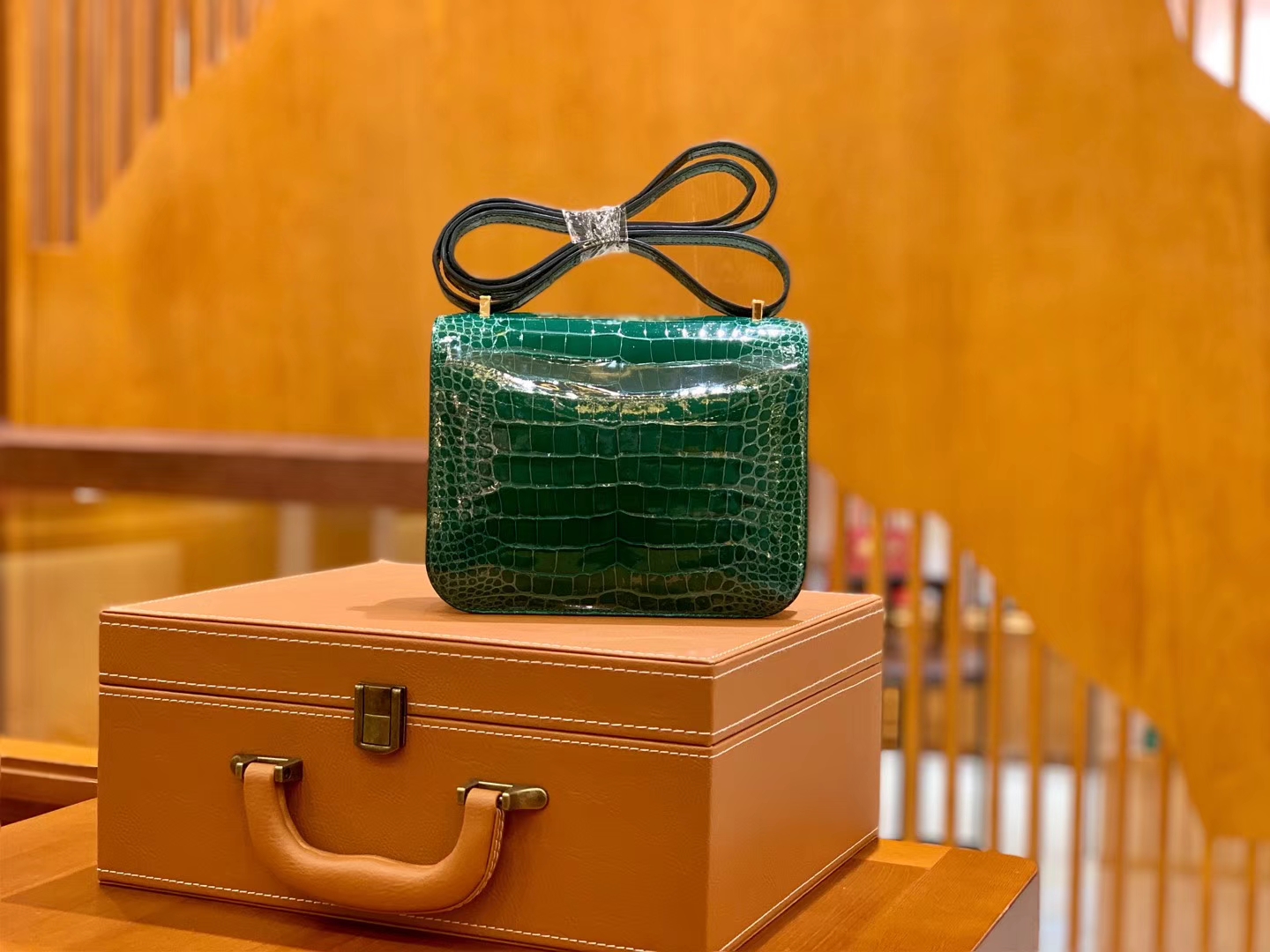 Hermès（爱马仕）Constance 18cm 宝石绿 金扣 美洲亮面 鳄鱼皮  全手工缝制