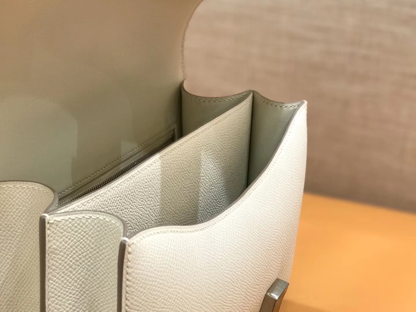 Hermès（爱马仕）康斯坦 Constance 空姐包 奶昔白 德国进口牛皮 全手工缝制 银扣 24cm