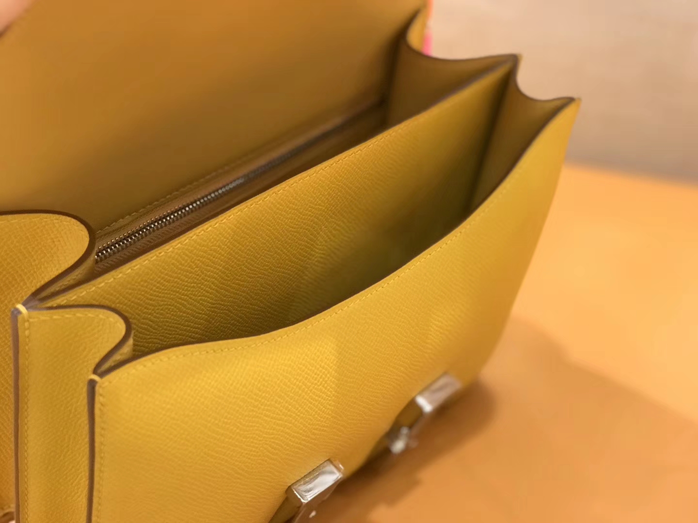 Hermès（爱马仕）康斯坦 Constance 空姐包 琥珀黄 德国进口牛皮 全手工缝制 银扣 24cm