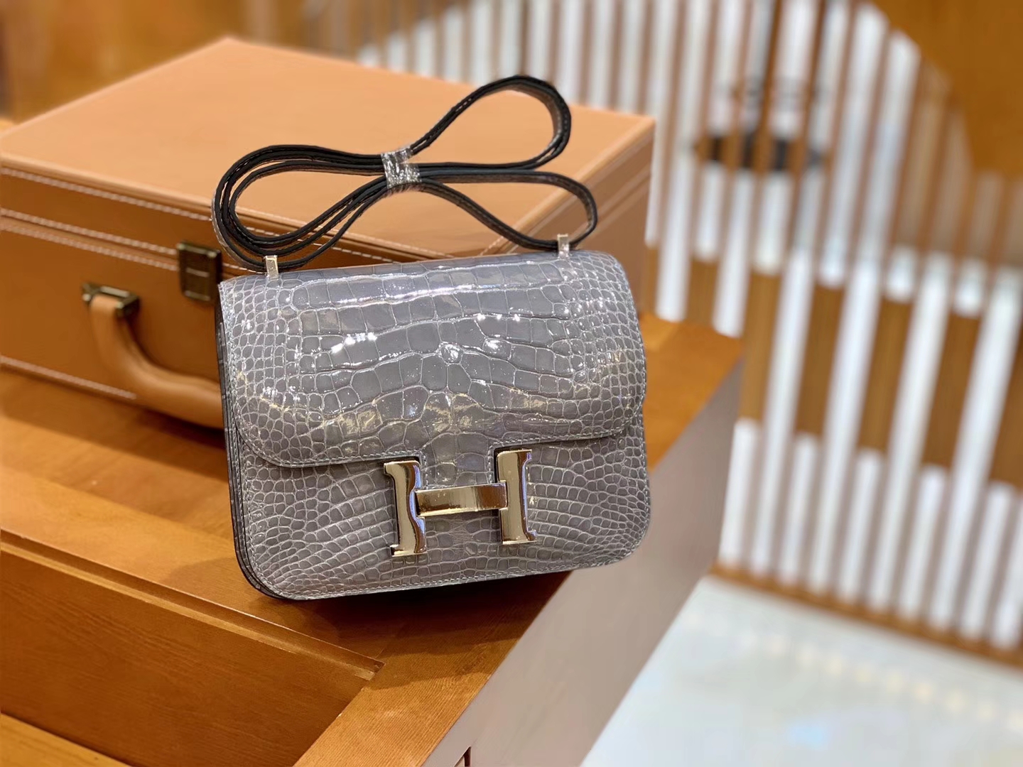 Hermès（爱马仕）Constance 18cm 巴黎灰 银扣 美洲亮面 鳄鱼皮 全手工缝制