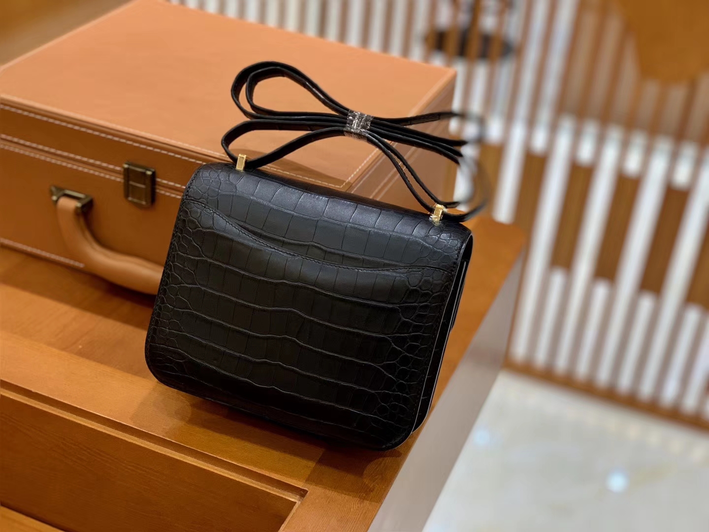 Hermès（爱马仕）Constance 18cm 经典黑 金扣 美洲雾面鳄鱼皮 全手工缝制