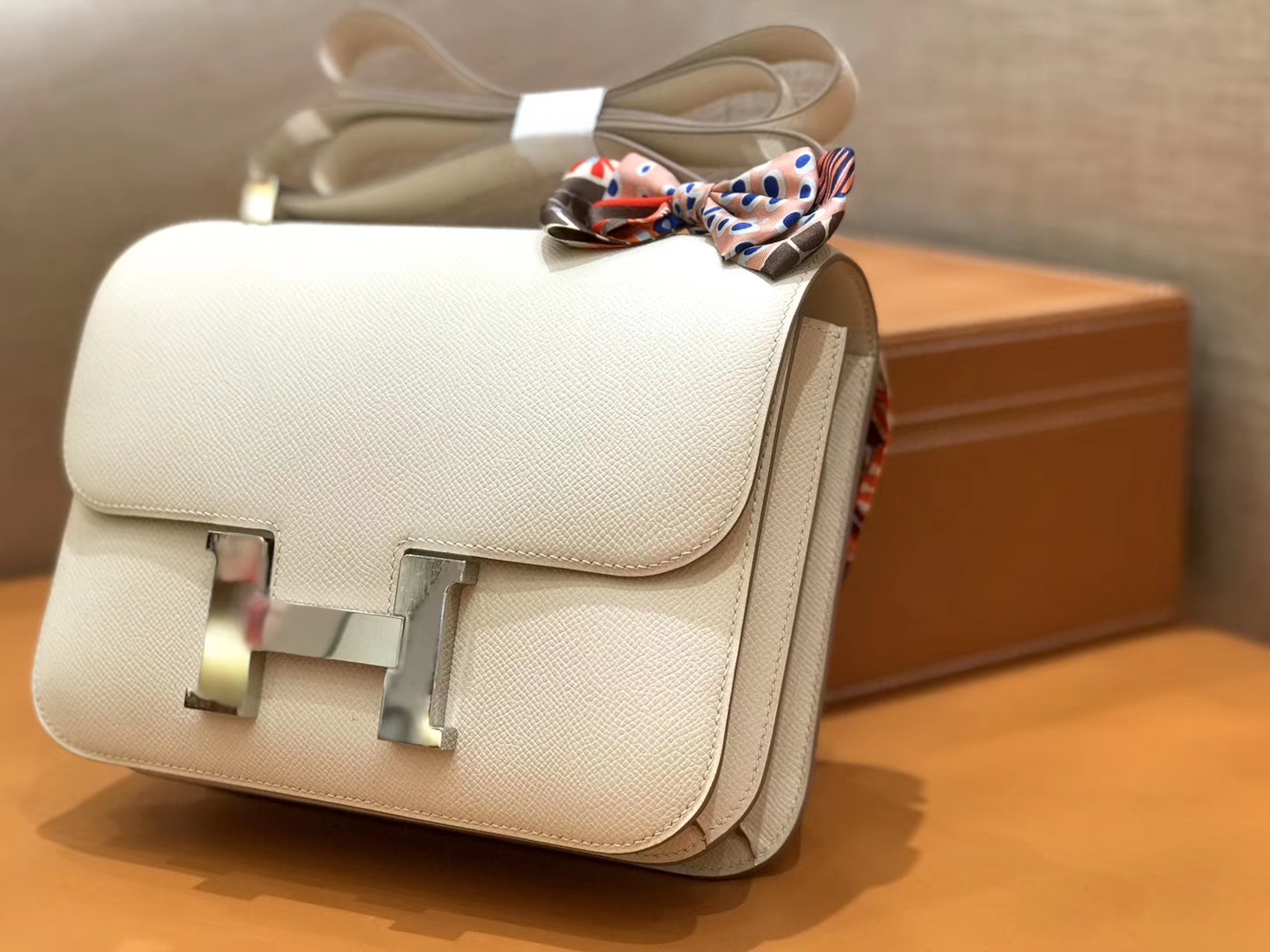 Hermès（爱马仕）康斯坦 Constance 空姐包 奶昔白 德国进口牛皮 全手工缝制 银扣 24cm