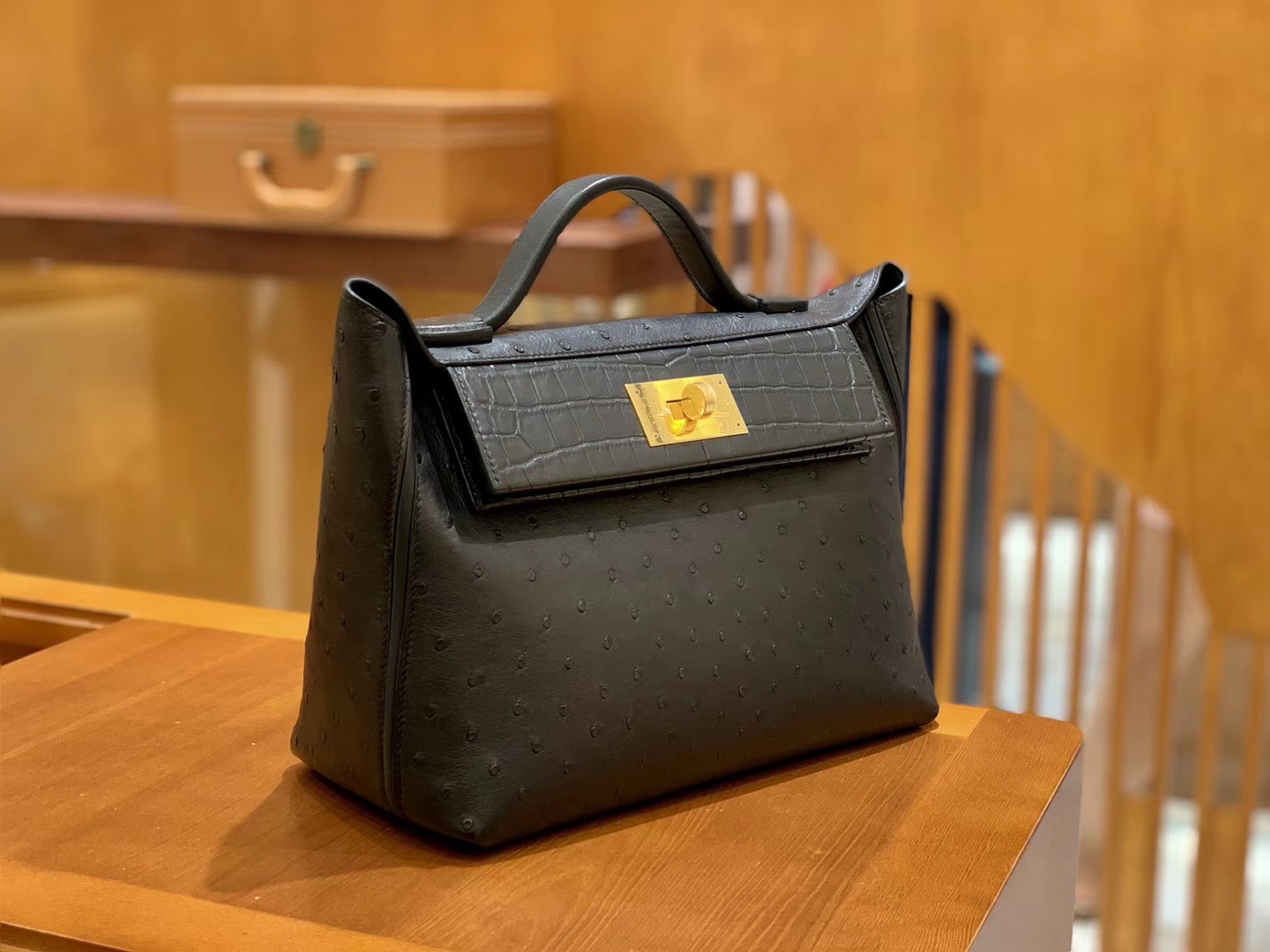 Hermès（爱马仕）Kelly-2424 黑色 鸵鸟皮拼鳄鱼皮 顶级手缝 金扣 29cm