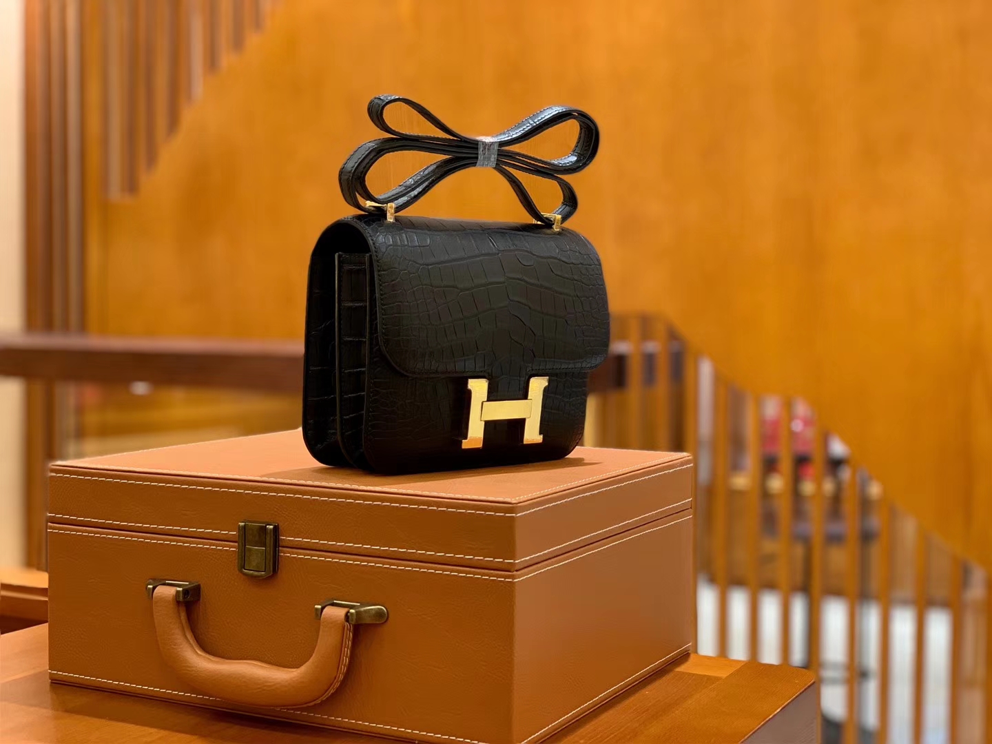 Hermès（爱马仕）Constance 18cm 经典黑 金扣 美洲雾面鳄鱼皮 全手工缝制
