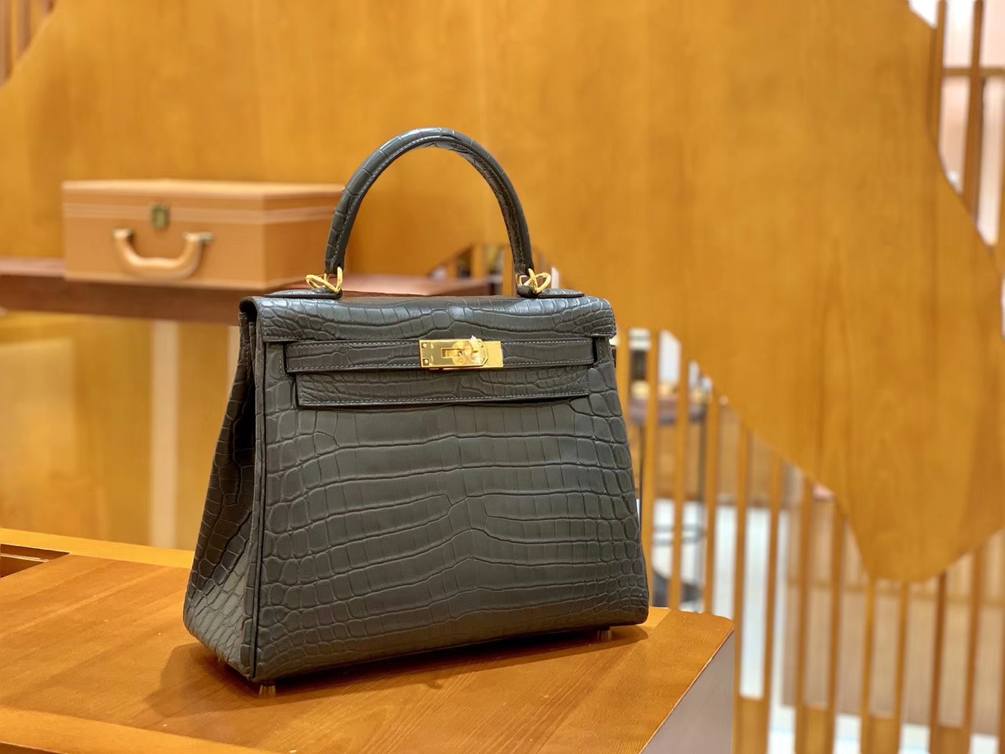 Hermès（爱马仕）Kelly 28cm 铁灰色 金扣 进口 哑光尼罗鳄鱼皮 全手工缝制