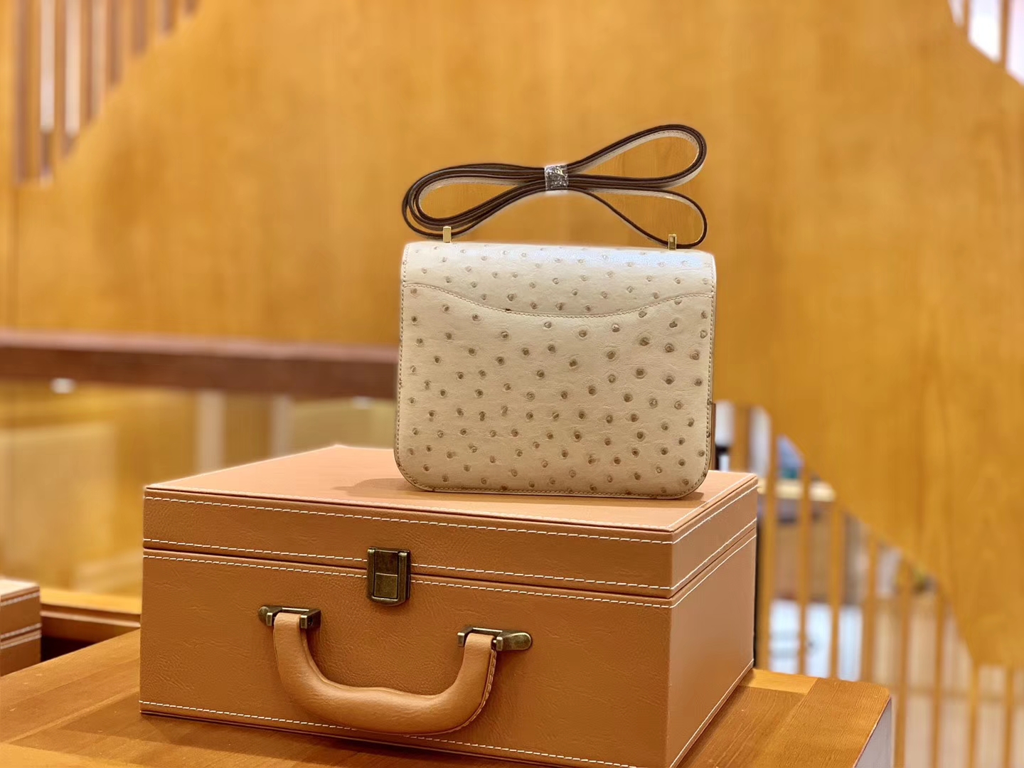 Hermès（爱马仕）Constance 空姐包 杏色 南非进口鸵鸟皮 18cm