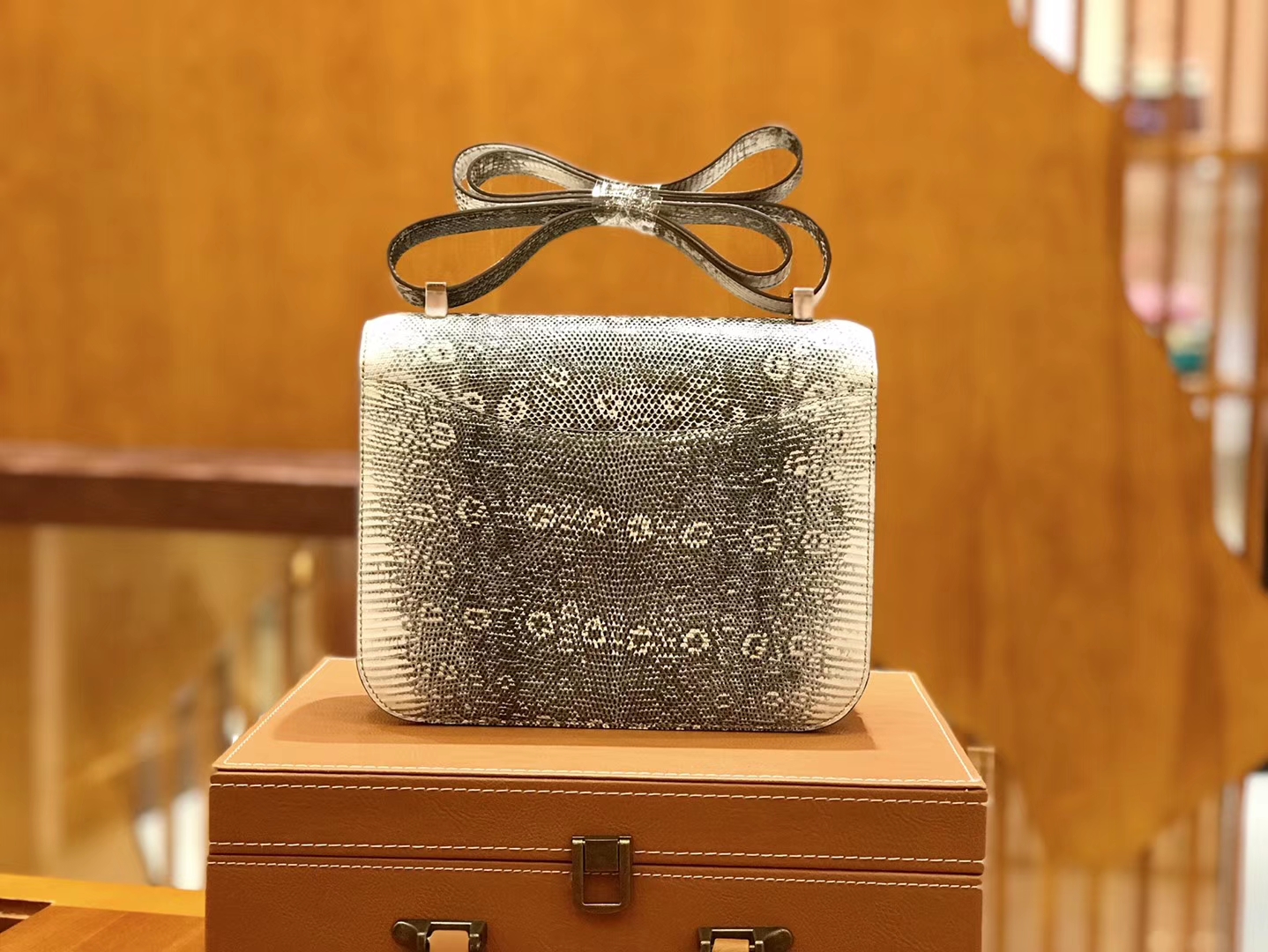 Hermès（爱马仕）Constance 空姐包 蜥蜴皮 原色 24cm