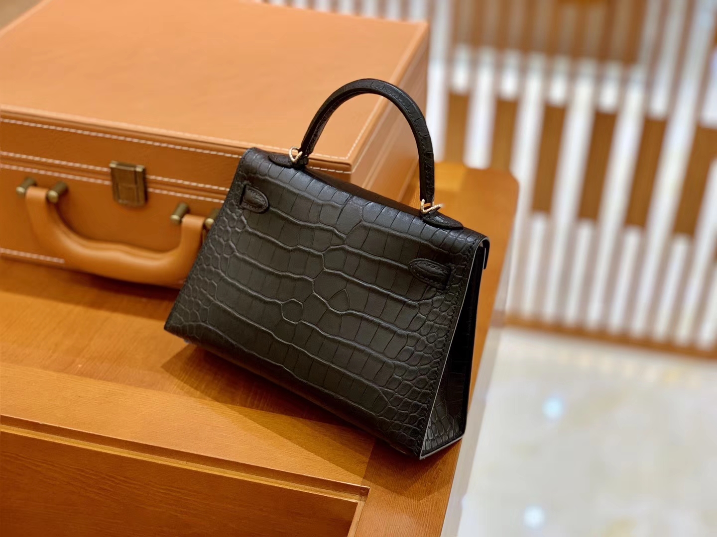 Hermès（爱马仕）迷你2代 19cm 黑银 美洲雾面鳄鱼皮 珍贵方块印