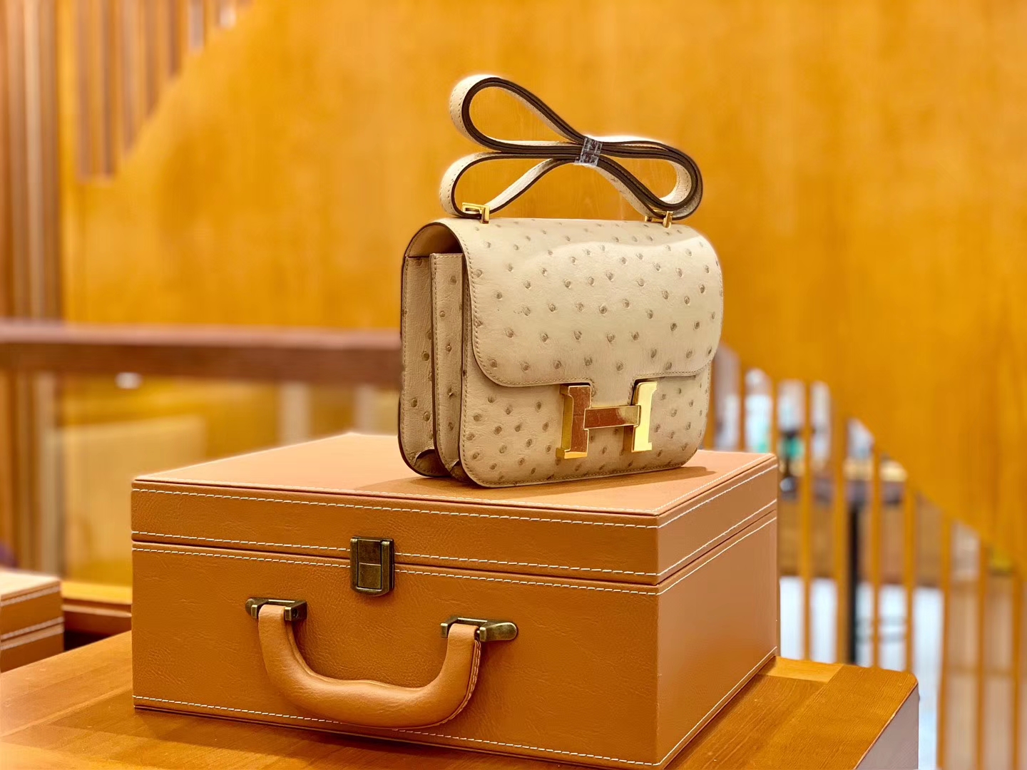 Hermès（爱马仕）Constance 空姐包 杏色 南非进口鸵鸟皮 18cm
