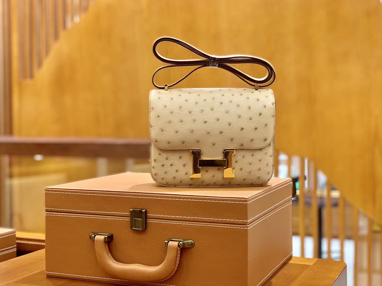 Hermès（爱马仕）Constance 空姐包 杏色 南非进口鸵鸟皮 18cm